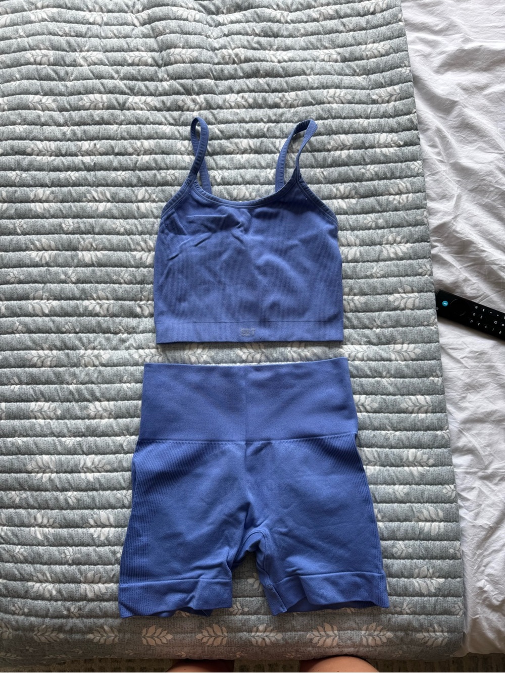SET ACTIVE SCULPTFLEX
BODY CROP AND BIKE SHORTS IN SNOWCONE